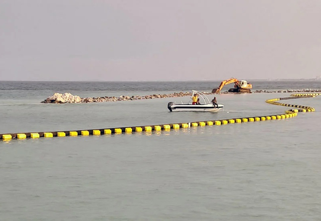Waterfront setting for floating walkway access solutions